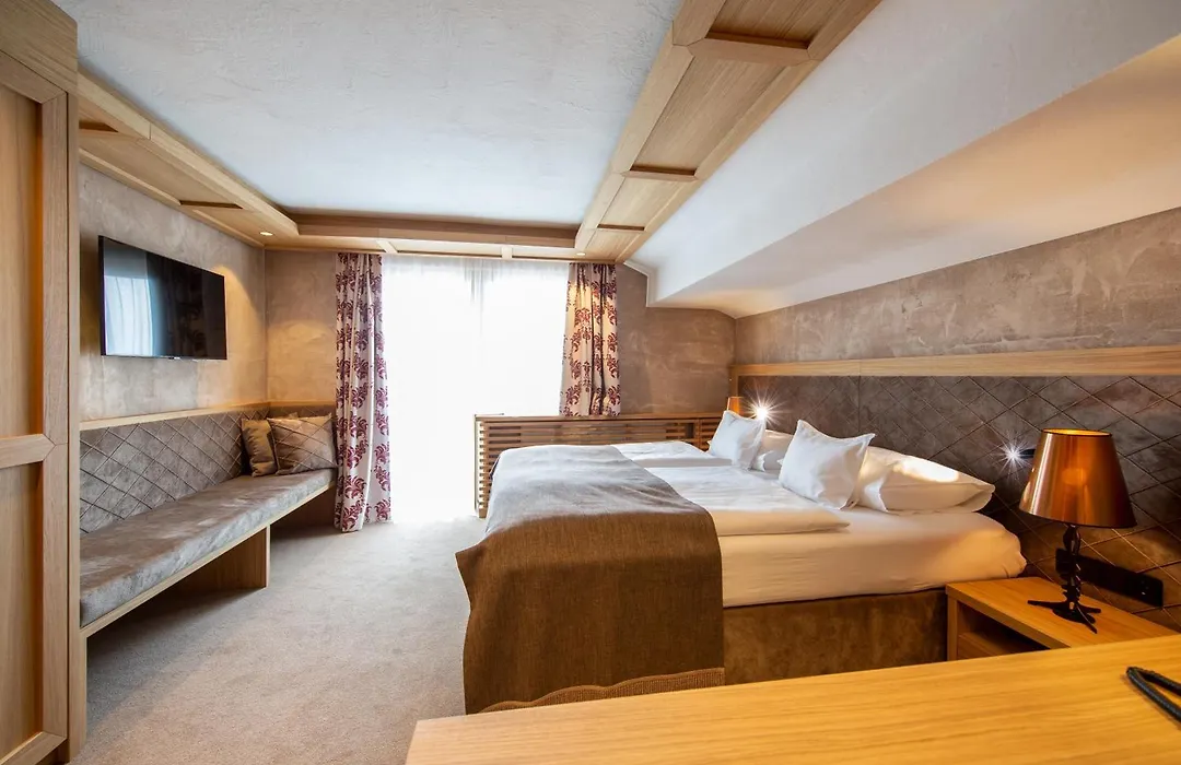 Hotel Alpina Deluxe-1